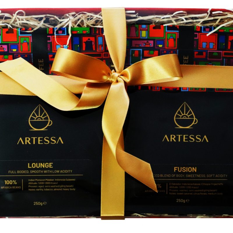 Coffee in Christmas hamper 6 bags of 250g coffee, red box gold ribbon